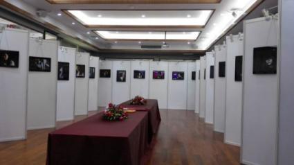 淮安出租桌椅沙发长条桌 画展展板展柜柜台 标展标摊展位帐篷电视背景板